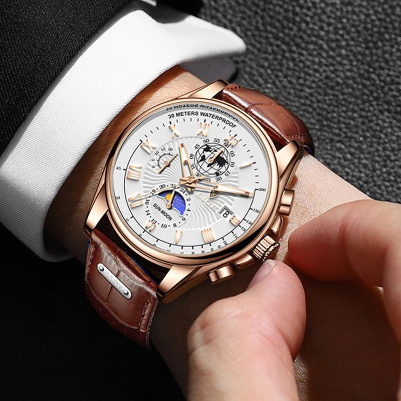 Montre chronographe pour homme business avec bracelet en cuir marron autour d'un poignet d'un homme vêtu d'un costume sombre et d'une chemise blanche - Lige Urban Chrono