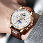 Montre chronographe pour homme business avec bracelet en cuir marron autour d'un poignet d'un homme portant une veste grise  - Lige Urban Chrono