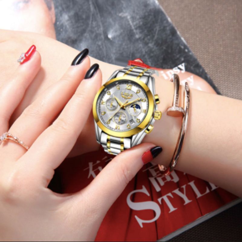 Vue d'une montre Rebecca de chez lige au poignet d'une femme - bracelet en acier inoxydable - couleur or et argent