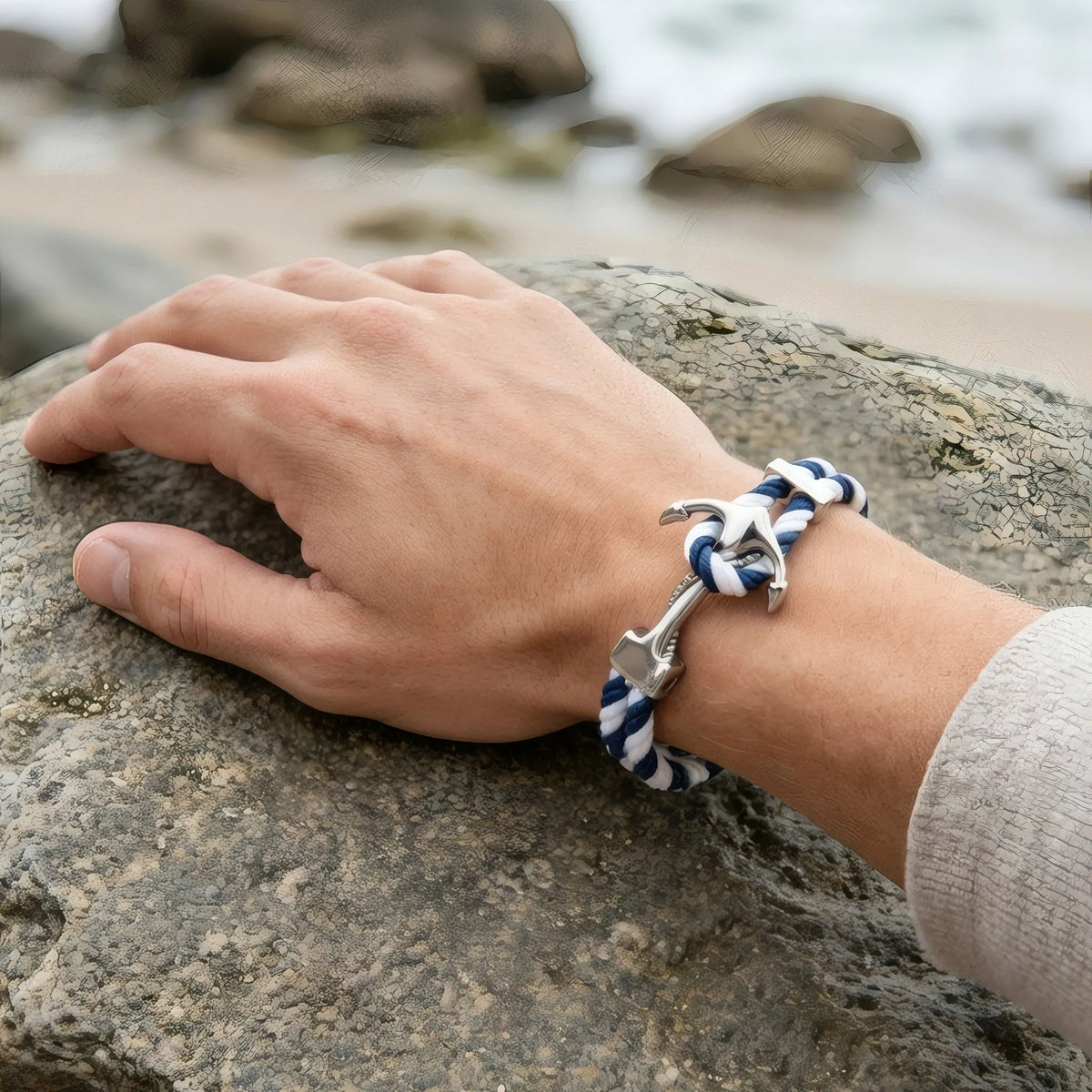 Plan large sur poignet illustrant les proportions du bracelet cordon et sa largeur standard.