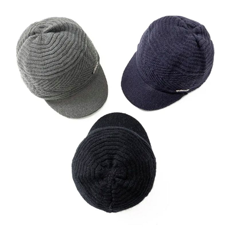 Vue de haut de trois bonnets sports à visière Helsinki en laine acrylique au motif chevron - coloris gris, noir et bleu marine
