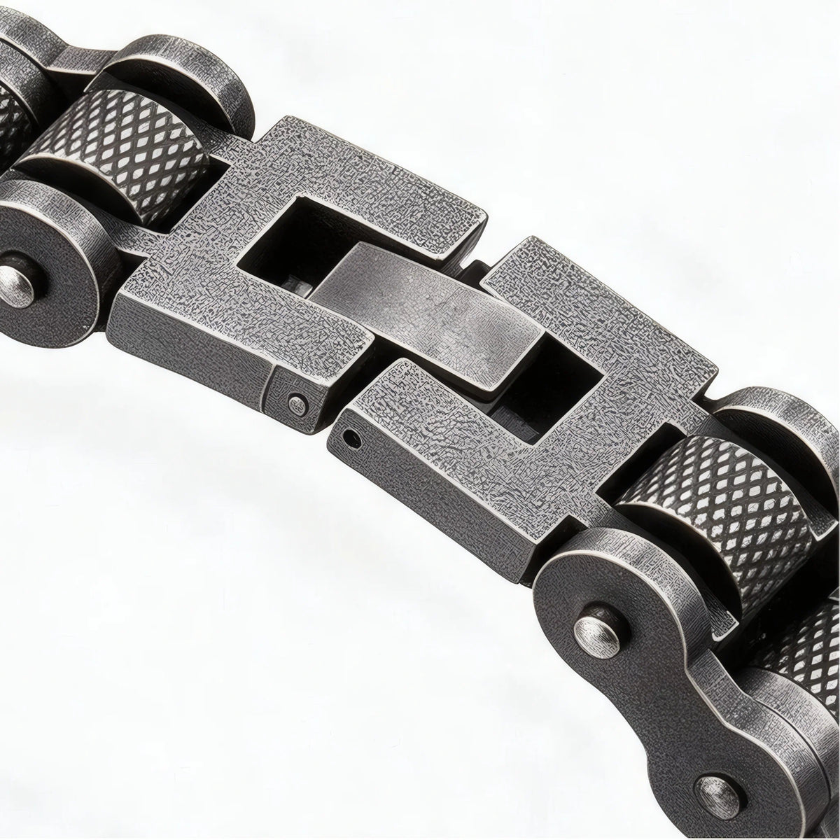 Zoom Kross détail fermoir clip sécurisé maillons moletés acier rétro chaîne moto treize millimètres.