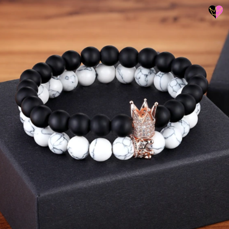 Bracelets unisexe perles pierres howlite blanche et onyx noire avec couronnes pavées de zircon.