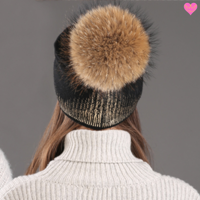 Bonnet ambré en laine cachemire et acrylique avec pompon dense en fourrure naturelle
